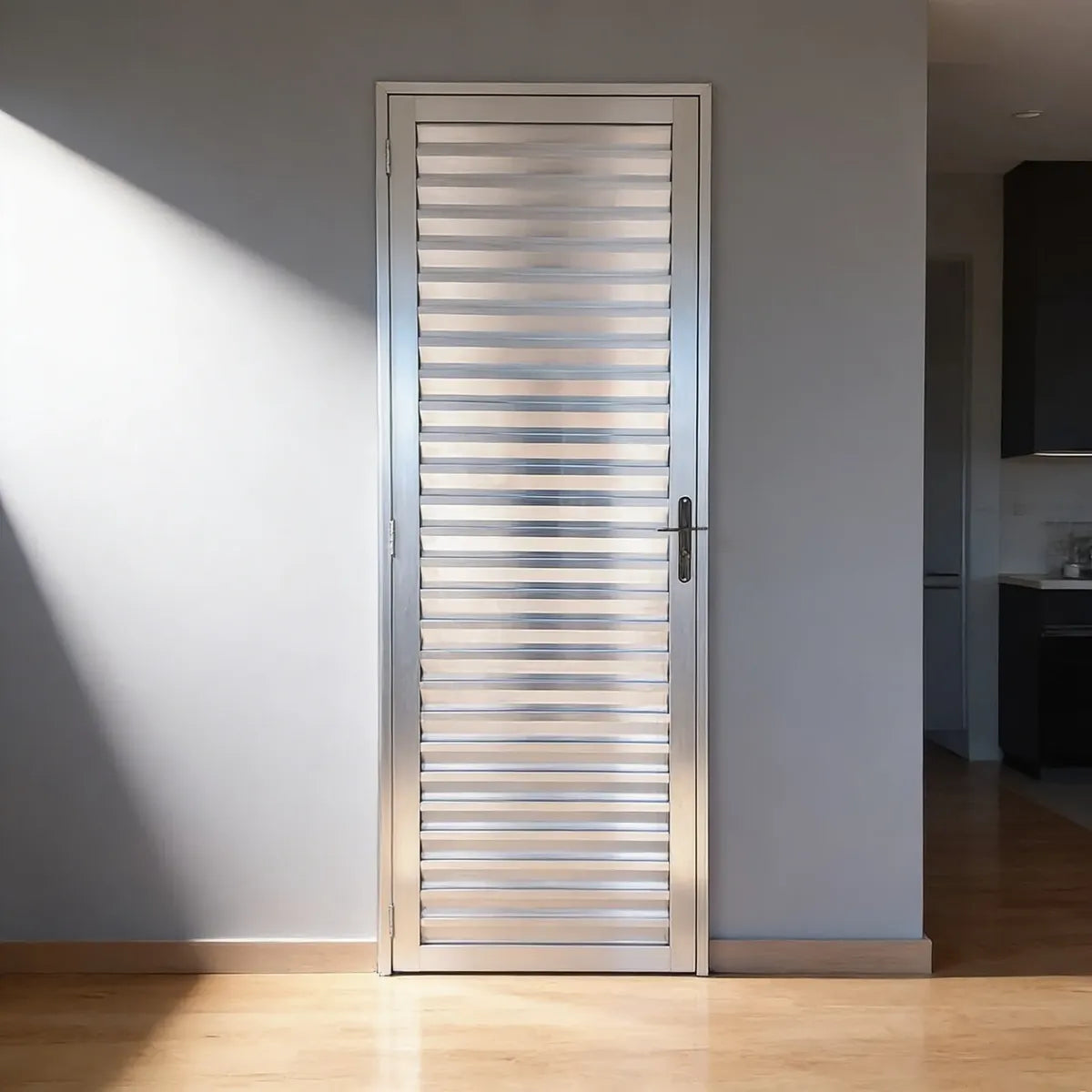 Porta Aluminio Natural Esquerda Veneziana 210X66- Mugitec